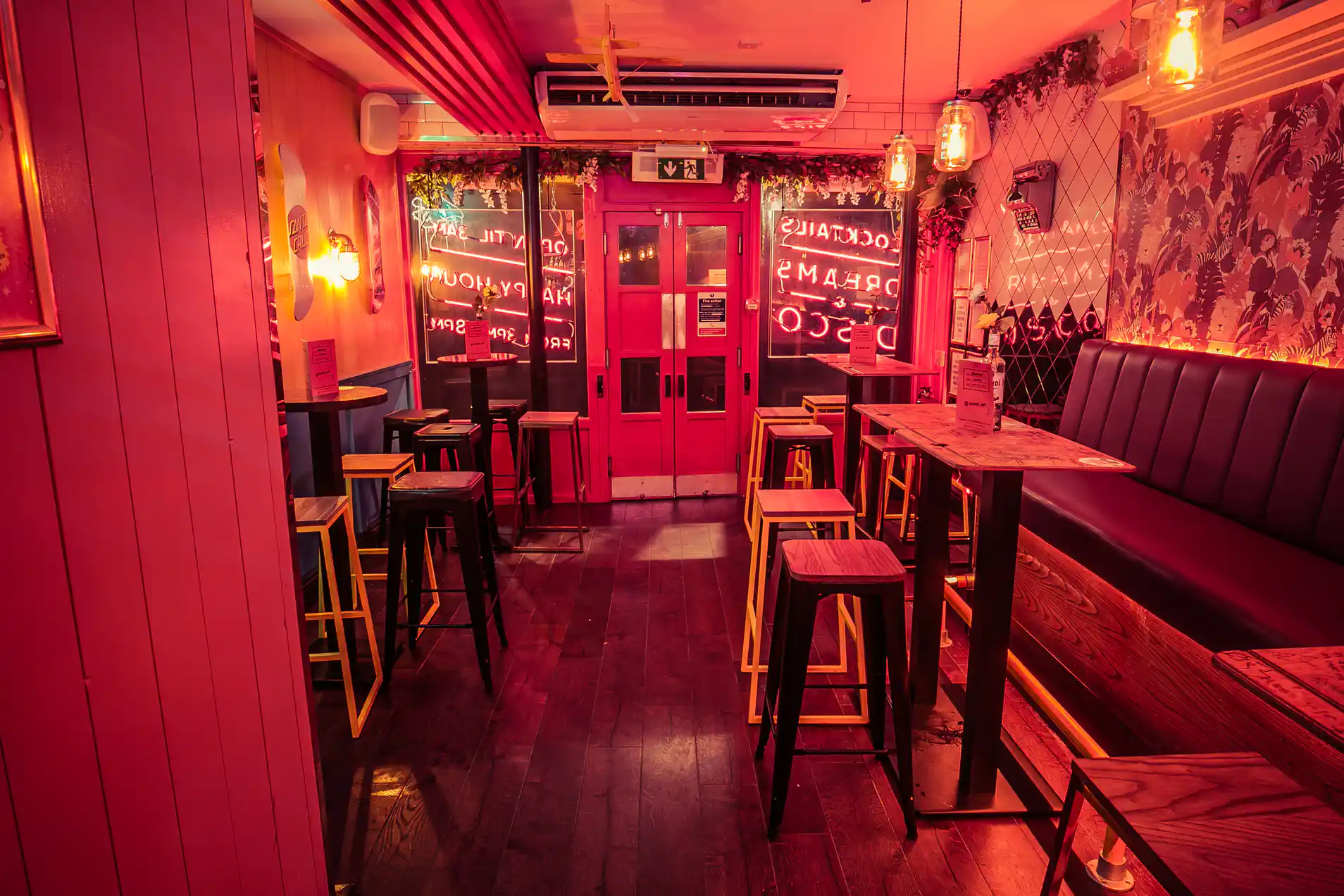 Simmons Bar | Tottenham Court Road